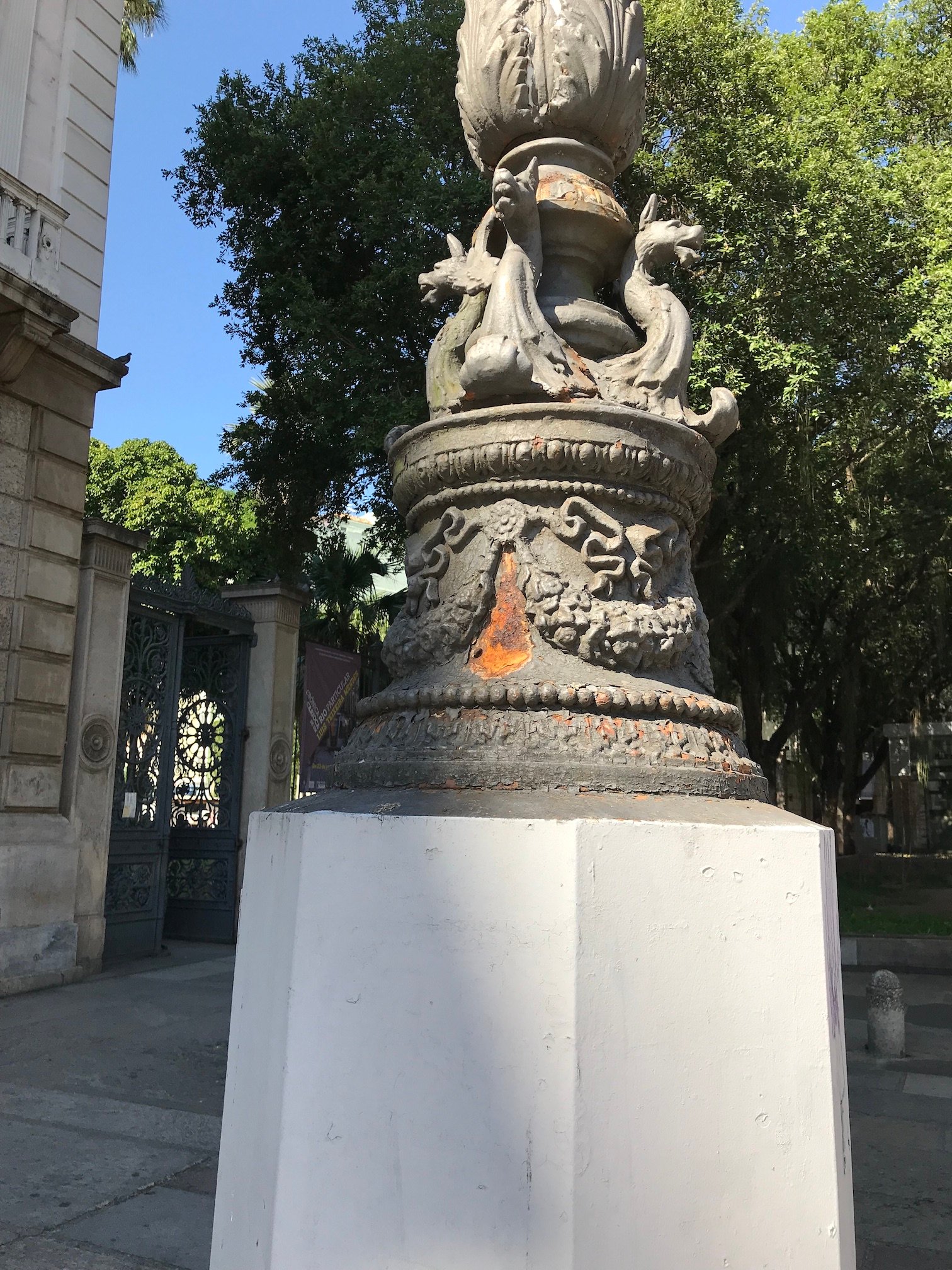 Original lamppost scene behind Lava
